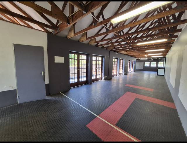 127M² OFFICE TO LET IN PARKMORE